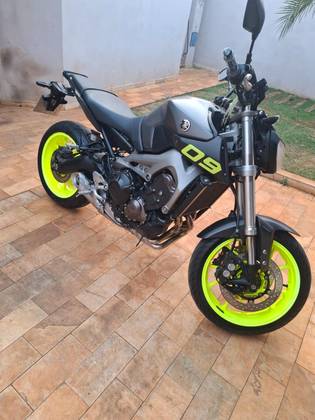YAMAHA MT-09 